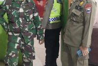 Pemerintah Kabupaten Pasaman Barat menindak tegas pelanggaran Peraturan Daerah melalui Operasi Penyakit Masyarakat (Pekat). Salah seorang pengelola usaha kafe karaoke yang terbukti melanggar ketentuan Perda dijatuhi pidana denda dalam sidang Tindak Pidana Ringan (Tipiring) pada Jumat (17/7/2026).