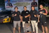 Tim Klewang Satuan Reserse Kriminal (Satreskrim) Polresta Padang menangkap seorang pria berinisial T (46) karena diduga terlibat dalam tindak pidana pencurian dengan modus menuduh korban berbuat senonoh di dalam mobil.