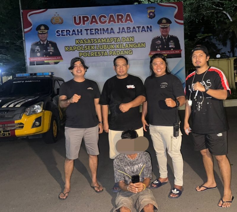 Tim Klewang Satuan Reserse Kriminal (Satreskrim) Polresta Padang menangkap seorang pria berinisial T (46) karena diduga terlibat dalam tindak pidana pencurian dengan modus menuduh korban berbuat senonoh di dalam mobil.