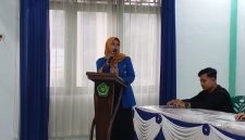 Ketua KOPRI PC PMII Pasaman Barat, Sahabati Imelia Siska Putri, dalam sambutannya di hadapan 30 kader.