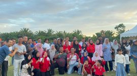 Laga panas babak semifinal Piala Bupati Pasaman Barat Cup 2026 antara Tim Kesebelasan Kecamatan Kinali melawan Tim Kesebelasan Kecamatan Sungai Aur berlangsung sengit dan penuh drama di GOR Tuah Basamo, Padang Tujuh, Kamis (6/8/2026).