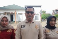 Kebakaran terjadi di kawasan Kinali, Kabupaten Pasaman Barat, Selasa (11/8/2026) dini hari sekitar pukul 03.00 WIB. Peristiwa tersebut mengakibatkan seorang perempuan yang diketahui merupakan istri pemilik rumah meninggal dunia.