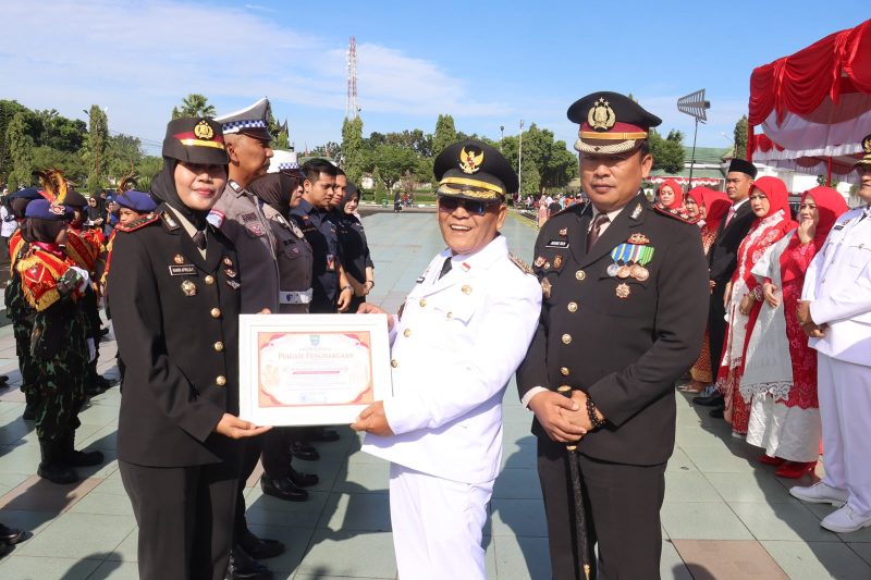 Komitmen dalam membina generasi muda berbuah penghargaan. Kepala Satuan Lalu Lintas (Kasat Lantas) Polres Pasaman Barat AKP Nanin menerima penghargaan dari Bupati Pasaman Barat atas dedikasinya sebagai pembina Polisi Cilik (POCIL) Pasaman Barat.