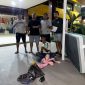 Tim Klewang Satuan Reserse Kriminal (Sat Reskrim) Polresta Padang berhasil meringkus seorang pria berinisial MA (27), residivis kasus pencurian yang kembali beraksi. Tersangka ditangkap karena terlibat dalam pencurian satu unit telepon genggam di ruang tunggu ICU Rumah Sakit Islam (RSI) Ibnu Sina, Padang.