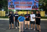 Tim Klewang Opsnal Satuan Reserse Kriminal (Satreskrim) Polresta Padang mengamankan seorang wanita berinisial CFE (35) karena diduga melakukan tindak pidana pencurian dalam keluarga. Pelaku nekat mencuri uang milik orang tuanya sendiri senilai Rp5 juta yang digunakan untuk membeli ponsel, berfoya-foya, hingga bermain judi online.