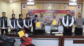 Polres Pasaman Barat menetapkan seorang lelaki berinisial AS (49) sebagai tersangka dalam kasus tindak pidana kekerasan dalam rumah tangga (KDRT) terhadap korban Erlina (istrinya).