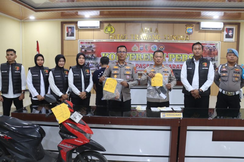 Polres Pasaman Barat menetapkan seorang lelaki berinisial AS (49) sebagai tersangka dalam kasus tindak pidana kekerasan dalam rumah tangga (KDRT) terhadap korban Erlina (istrinya).