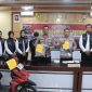 Polres Pasaman Barat menetapkan seorang lelaki berinisial AS (49) sebagai tersangka dalam kasus tindak pidana kekerasan dalam rumah tangga (KDRT) terhadap korban Erlina (istrinya).