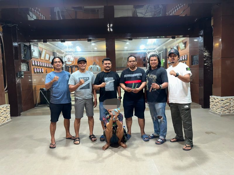 Tim Klewang Satuan Reserse Kriminal (Satreskrim) Polresta Padang mengamankan seorang remaja berusia 16 tahun berinisial AG yang diduga terlibat dalam tindak pidana pencurian dengan pemberatan. Pelaku ditangkap di kawasan Pasar Raya Padang, Sabtu (1/8/2026) dini hari.