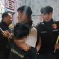Tim Unit Reaksi Cepat (URC) Satuan Reserse Kriminal (Satreskrim) Polres Pasaman Barat bergerak cepat mengamankan seorang remaja berinisial AD (18) yang nekat mengamuk menggunakan senjata tajam jenis pisau.