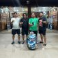 Seorang pemuda berinisial VR (22) yang bekerja sebagai sopir tak berkutik saat diringkus Tim Klewang Satuan Reserse Kriminal (Satreskrim) Polresta Padang di kediamannya, kawasan Lubuk Begalung, Kota Padang.