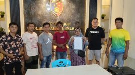 Aksi seorang pria berinisial RE (39) yang kedapatan hendak mengambil kotak infak di Masjid Al Amanah Cendana, Kelurahan Mata Air, Kecamatan Padang Selatan, Kota Padang, akhirnya diselesaikan secara damai.