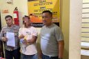 Seorang pria berinisial OP (41) dibekuk tim Unit Reaksi Cepat (URC) Satuan Reserse Kriminal (Satreskrim) Polres Pasaman Barat, diduga melakukan aksi pembobolan rumah warga.