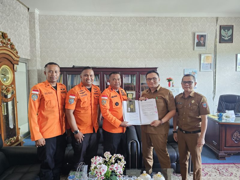 Pemerintah Kabupaten Pasaman Barat menyerahkan hibah aset berupa kendaraan kepada Badan Nasional Pencarian dan Pertolongan (Basarnas) sebagai bentuk dukungan terhadap pelaksanaan tugas pencarian dan pertolongan di wilayah Kabupaten Pasaman Barat.