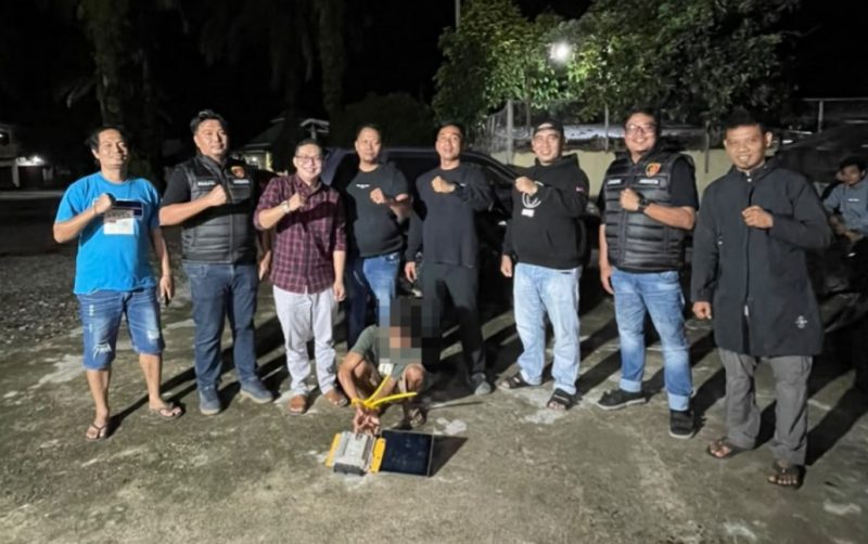 Tim Opsnal Satuan Reserse Kriminal (Satreskrim) Polres Pasaman Barat meringkus seorang lelaki berinisial YA (22), yang diduga melakukan tindak pidana pencurian panel dan elektrik komputer alat berat (excavator).