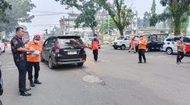 Penanggulangan Bencana Daerah (BPBD) Kabupaten Pasaman Barat membagikan sebanyak 5.000 masker kepada masyarakat di empat titik strategis,