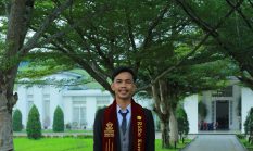 Ridho Kurnia Dinobatkan sebagai Lulusan Aktivis Terbaik Kampus pada Wisuda ke-XXVIII IAI YAPTIP Pasaman Barat